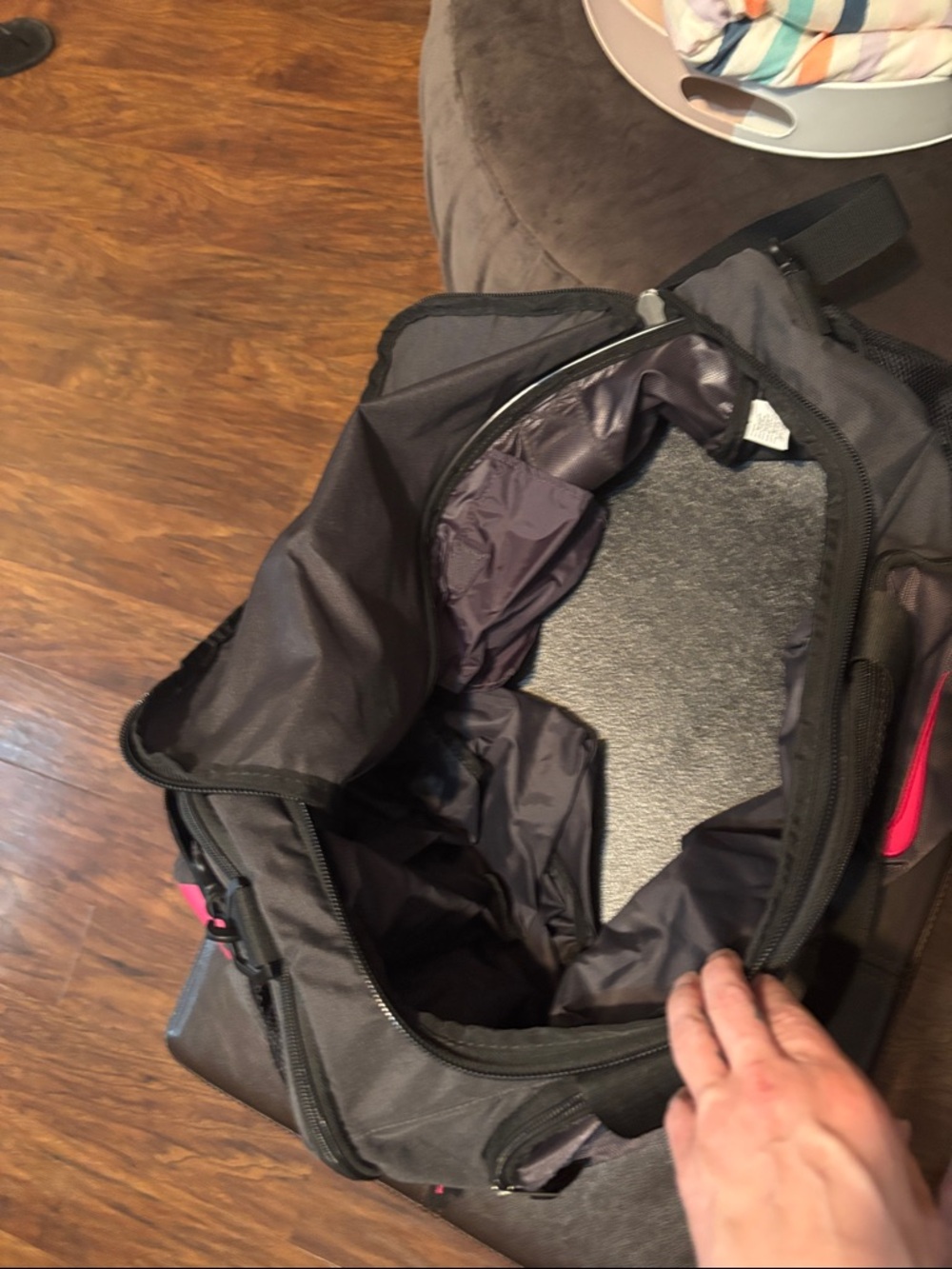 Nike gym bag, Black with Pink Swoosh - Picture 6 of 10